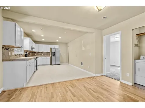 612 4th Street Woodburn OR 97071