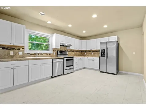 612 4th Street Woodburn OR 97071