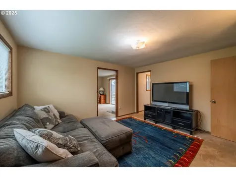 1145 Newport Avenue SW Bandon OR 97411