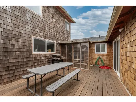 1145 Newport Avenue SW Bandon OR 97411