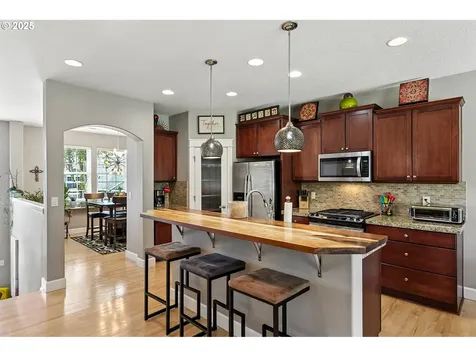 633 N V Street Washougal WA 98671