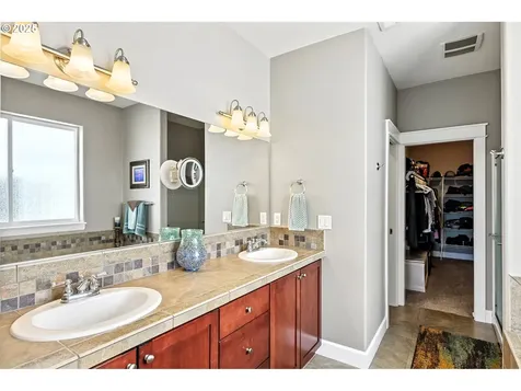 633 N V Street Washougal WA 98671