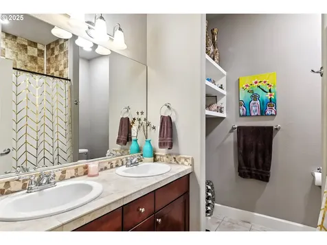 633 N V Street Washougal WA 98671