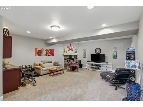 633 N V Street Washougal WA 98671