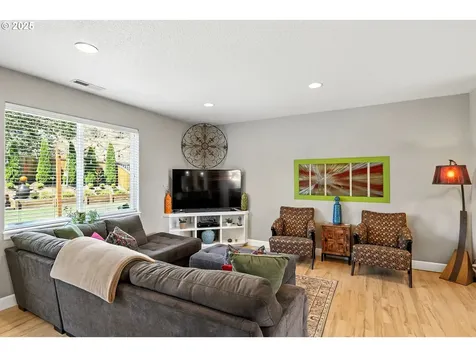 633 N V Street Washougal WA 98671
