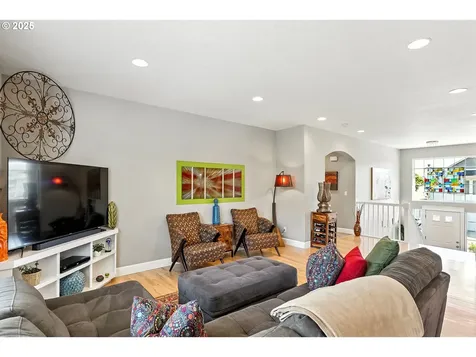 633 N V Street Washougal WA 98671