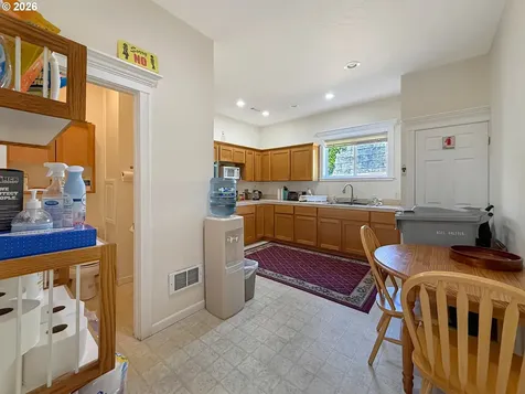 624 Fleet Street Brookings OR 97415