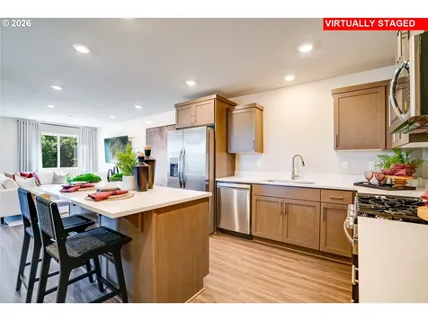 830 Sifuentez Court Woodburn OR 97071