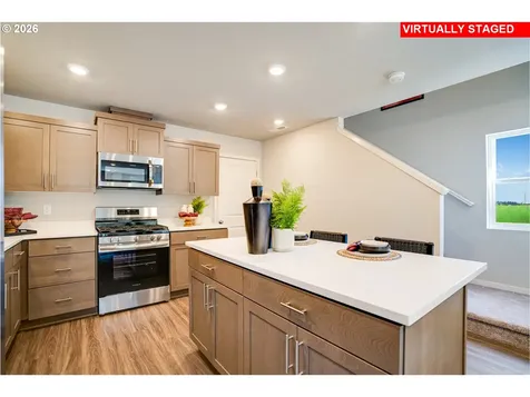 830 Sifuentez Court Woodburn OR 97071