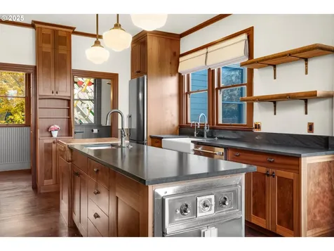 1175 11th Street Astoria OR 97103