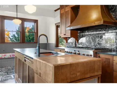 1175 11th Street Astoria OR 97103