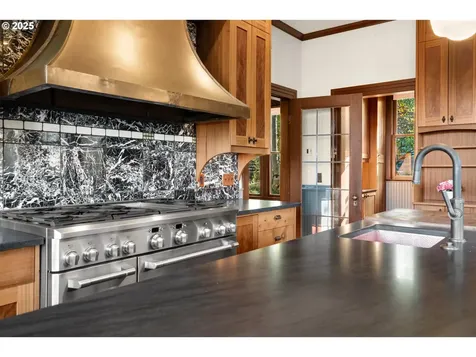 1175 11th Street Astoria OR 97103