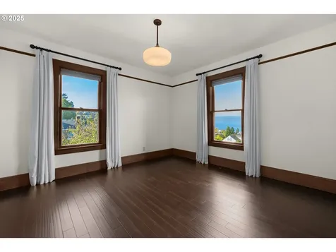 1175 11th Street Astoria OR 97103