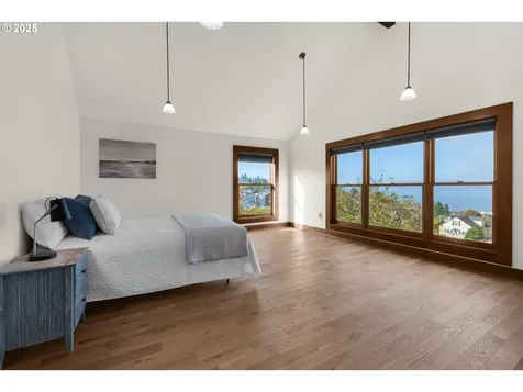 1175 11th Street Astoria OR 97103