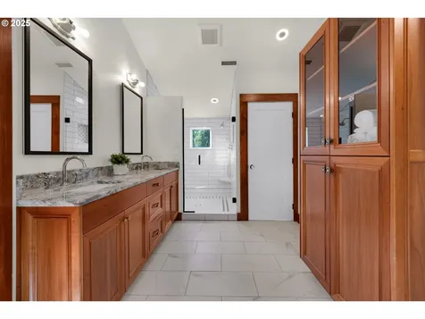 1175 11th Street Astoria OR 97103