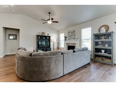 3266 Mountain Creek Lane Springfield OR 97478