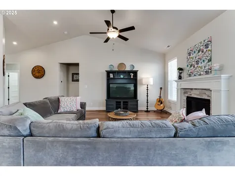 3266 Mountain Creek Lane Springfield OR 97478