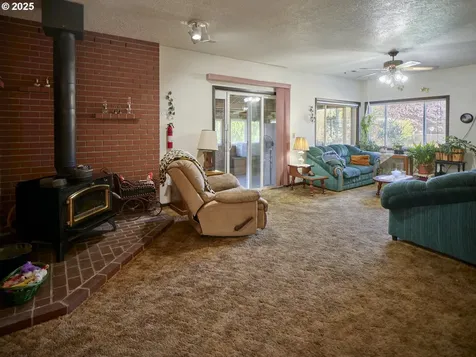 115 Whalen Loop Road Woodland WA 98674