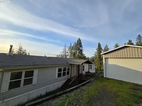 781 Pine Ridge Drive Glide OR 97443