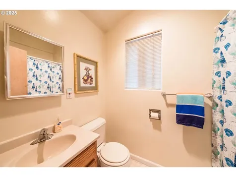 1825 NE Tide Avenue Lincoln City OR 97367