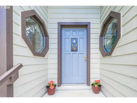 1825 NE Tide Avenue Lincoln City OR 97367