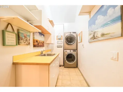 1825 NE Tide Avenue Lincoln City OR 97367