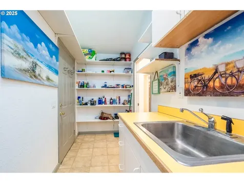 1825 NE Tide Avenue Lincoln City OR 97367