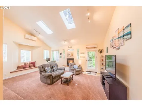 1825 NE Tide Avenue Lincoln City OR 97367