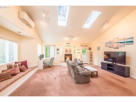1825 NE Tide Avenue Lincoln City OR 97367
