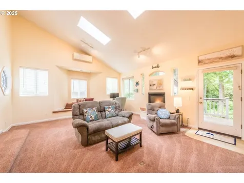 1825 NE Tide Avenue Lincoln City OR 97367