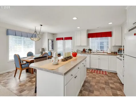 2011 N Redwood Street Canby OR 97013