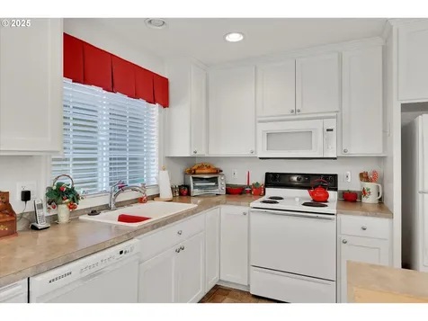 2011 N Redwood Street Canby OR 97013