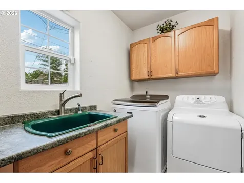 7918 SE Lincoln Street Portland OR 97215