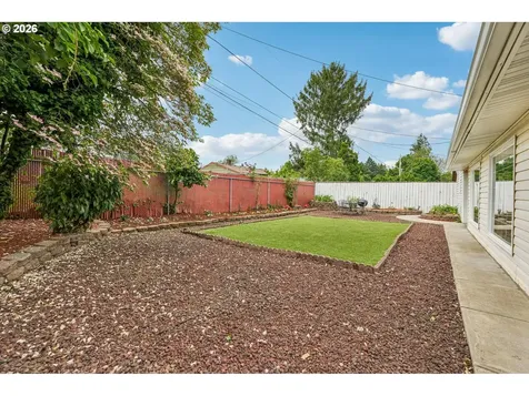 7918 SE Lincoln Street Portland OR 97215