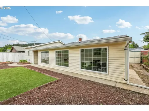 7918 SE Lincoln Street Portland OR 97215