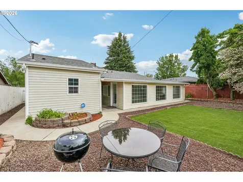 7918 SE Lincoln Street Portland OR 97215