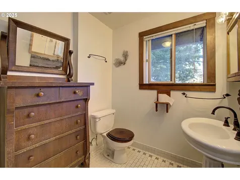 911 9th Street Oregon City OR 97045