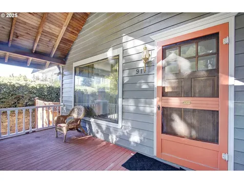 911 9th Street Oregon City OR 97045