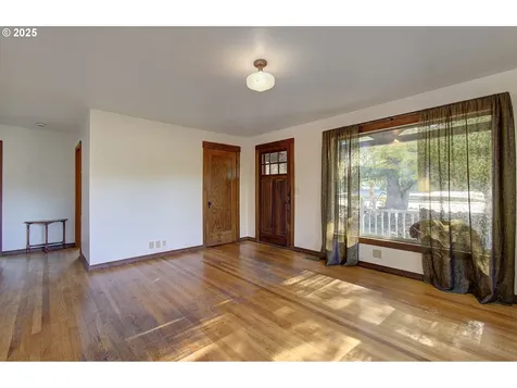 911 9th Street Oregon City OR 97045