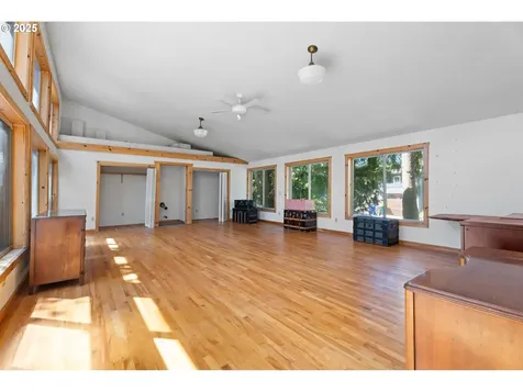 7580 S Hood Avenue Portland OR 97219