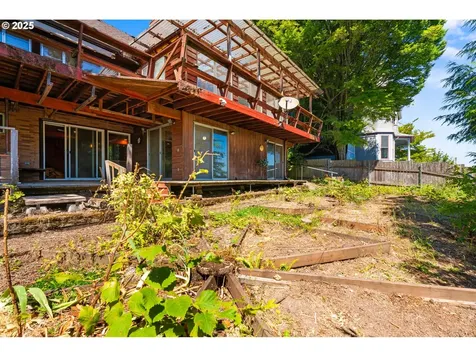 7580 S Hood Avenue Portland OR 97219