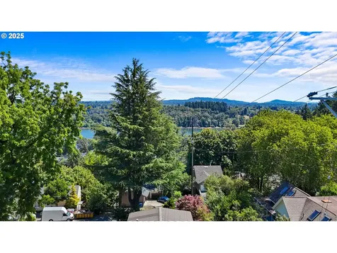 7580 S Hood Avenue Portland OR 97219