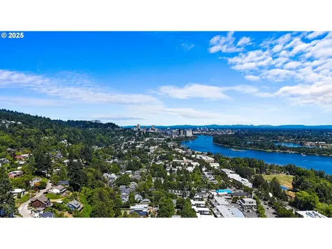 7580 S Hood Avenue Portland OR 97219
