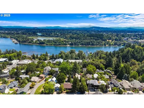 7580 S Hood Avenue Portland OR 97219