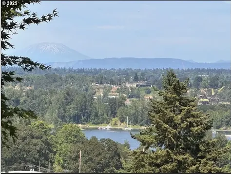7580 S Hood Avenue Portland OR 97219