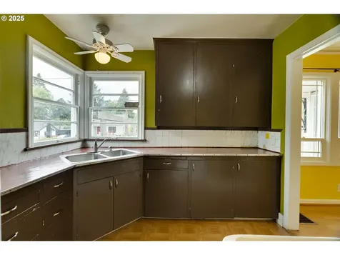 2702 SE 81st Avenue Portland OR 97206