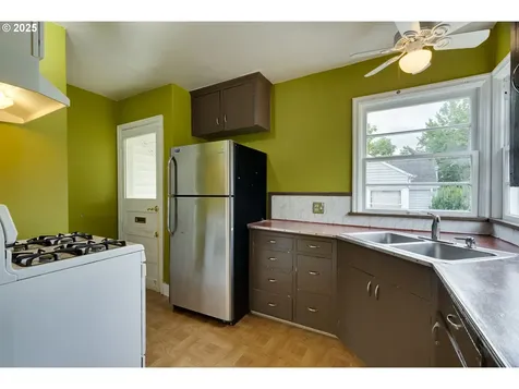 2702 SE 81st Avenue Portland OR 97206