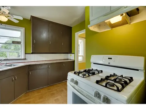 2702 SE 81st Avenue Portland OR 97206