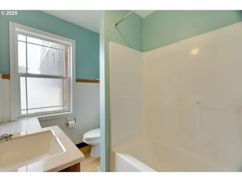 2702 SE 81st Avenue Portland OR 97206