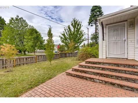 2702 SE 81st Avenue Portland OR 97206